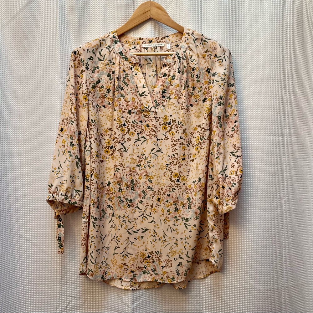 Violet + Claire 5/8 sleeve floral 🌸🌼 blouse👚